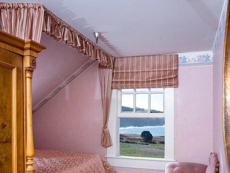 Enjoy an Ocean View from your Queen bed