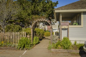 Mendocino Hotel and Garden Suites - Entrance