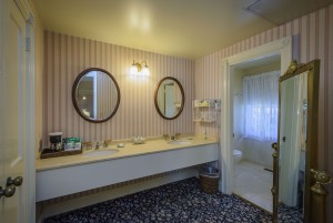 Mendocino Hotel and Garden Suites - Bathroom Vanity