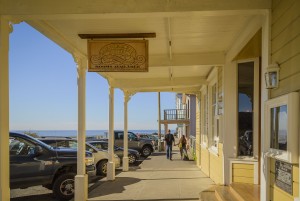 Mendocino Hotel and Garden Suites - Walkway