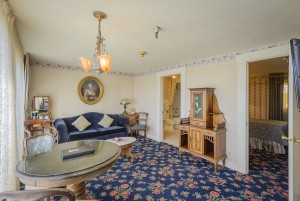 Mendocino Hotel and Garden Suites - Living Room