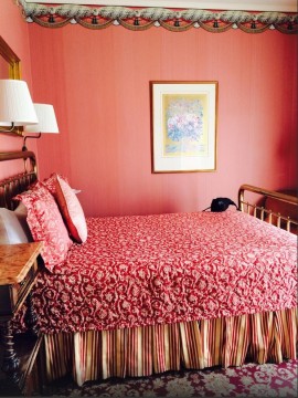 Room #8 Queen Bed 